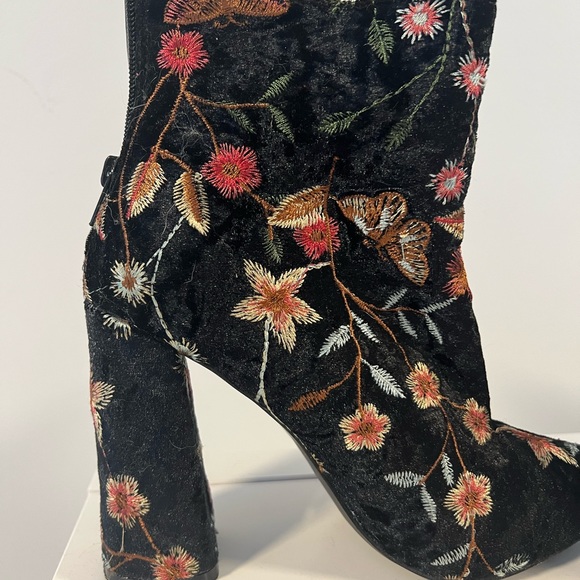 Velvet Embroidered Boohoo Ankle Boots High Heels - Picture 2 of 7